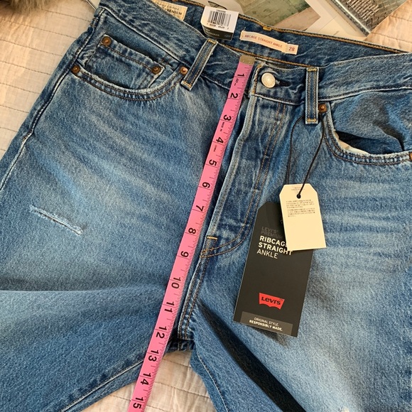 NWT Levi’s premium ribcage straight ankle distressed med wash 28” - Picture 15 of 16